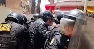 PRECANDIDATO PRESIDENCIAL, PHILLIP BUTTERS, ES AGREDIDO DURANTE VISITA A JULIACA