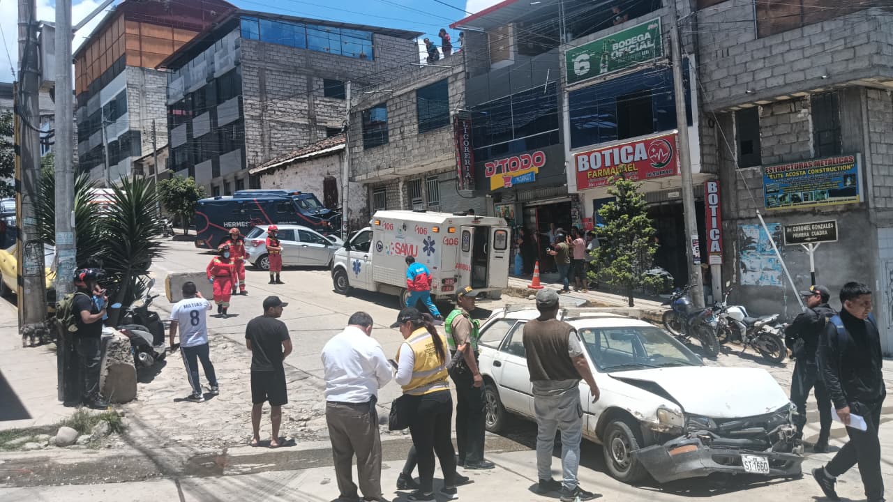 TAMBURCO: QUÍNTUPLE CHOQUE EN LA AV. CORONEL GONZÁLEZ DEJA VARIOS HERIDOS