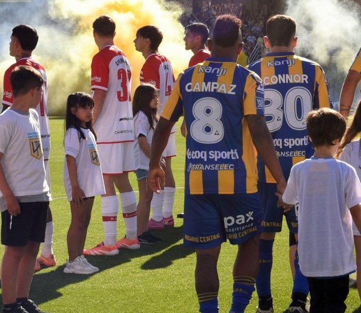 ESTUDIANTES DE LA PLATA BAJO LA LUPA: AFA EVALÚA SANCIONES POR EL POLÉMICO “PASILLO DE ESPALDAS” A ROSARIO CENTRAL