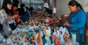 GRAN CONCURRENCIA EN LA FERIA DE NACIMIENTOS ARTESANALES PROVENIENTES DE PUCARÁ – PUNO