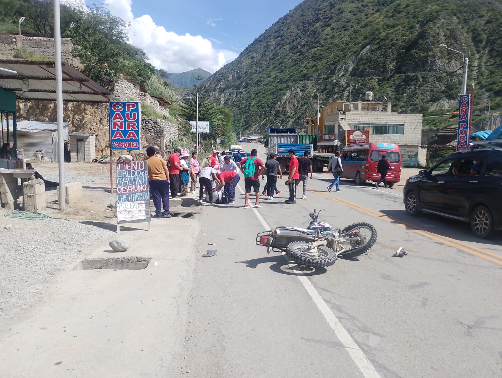 MOTOCICLISTA RESULTA HERIDO TRAS CHOQUE CON AUTOMÓVIL EN PACHACHACA